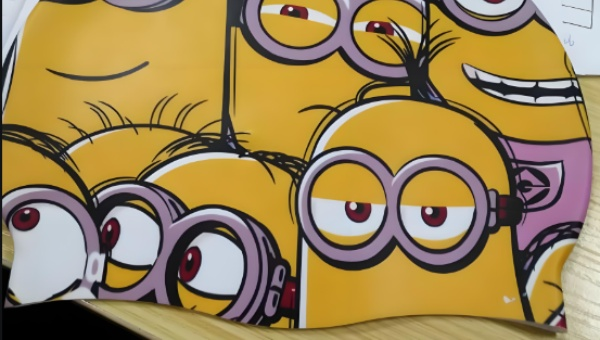 HR-420S硅胶表面处理剂，HR-420S硅胶表面处理剂解决泳帽彩印喷手感油后图案发黄问题。