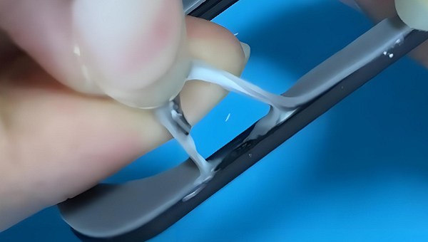 硅胶粘金属，汇瑞胶粘硅胶和金属粘接的胶水有哪些特点？