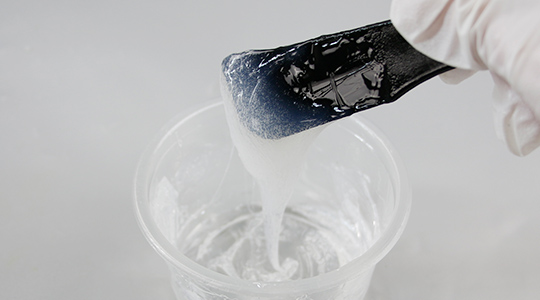 HR-318稀发泡硅胶热粘胶水实物