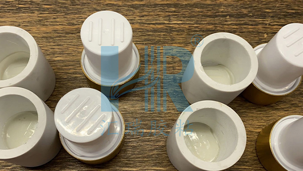 石材瓶盖粘PP塑料，PP胶水，石材瓶盖粘PP塑料用什么胶能粘牢固？