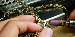 透明快干AB胶在珠宝首饰中的应用透明度怎么样？影响珠宝光泽度吗？