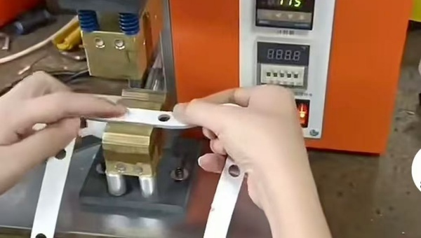 HR-318热粘硅胶胶水，硅胶异性条粘接用HR-318热粘硅胶胶水快速固化强度高